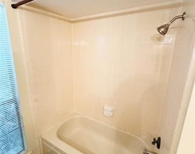 8513 Kensington Drive - Photo Thumbnail 8