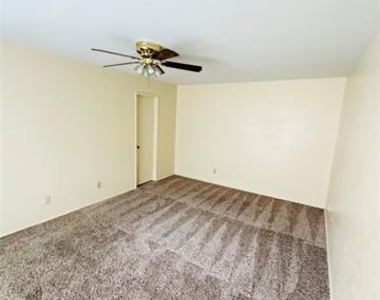 8513 Kensington Drive - Photo Thumbnail 4