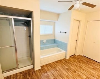8513 Kensington Drive - Photo Thumbnail 5