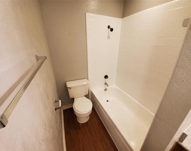 10212 Hillhouse Lane - Photo Thumbnail 5