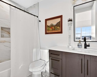 419 W 9th Street - Photo Thumbnail 17