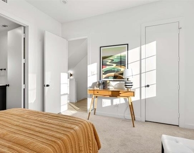 419 W 9th Street - Photo Thumbnail 18