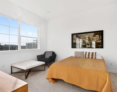 419 W 9th Street - Photo Thumbnail 15