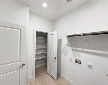 1019 Modesto Drive - Photo Thumbnail 24