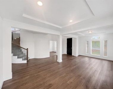 1019 Modesto Drive - Photo Thumbnail 16