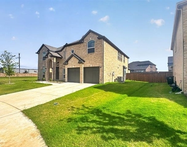 1019 Modesto Drive - Photo Thumbnail 1