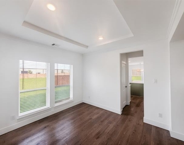 1019 Modesto Drive - Photo Thumbnail 15