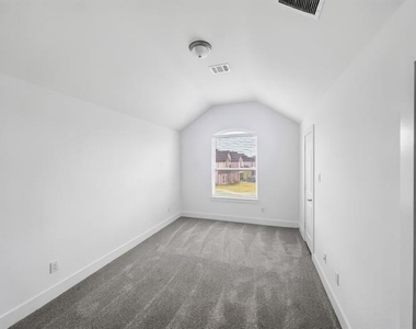 1019 Modesto Drive - Photo Thumbnail 7