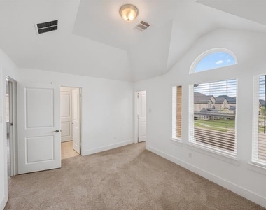 1019 Modesto Drive - Photo Thumbnail 10