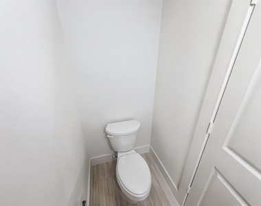 1019 Modesto Drive - Photo Thumbnail 6