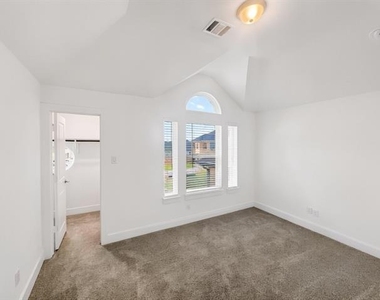 1019 Modesto Drive - Photo Thumbnail 9