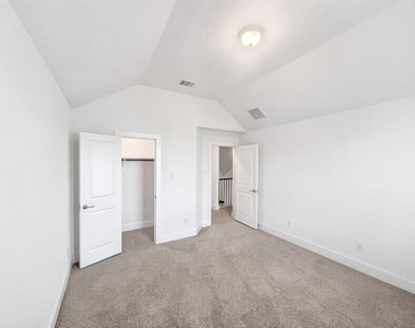 1019 Modesto Drive - Photo Thumbnail 12