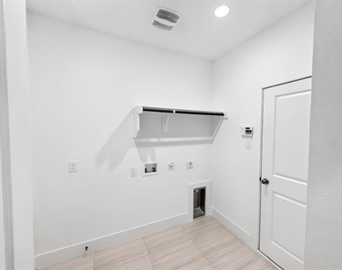 1019 Modesto Drive - Photo Thumbnail 23