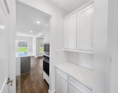 1019 Modesto Drive - Photo Thumbnail 17
