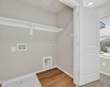 5568 Corduroy Road - Photo Thumbnail 8