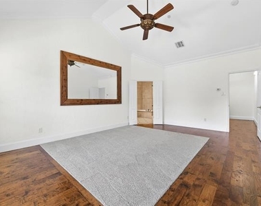 6041 Pisa Lane - Photo Thumbnail 24