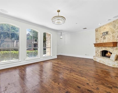 6041 Pisa Lane - Photo Thumbnail 2