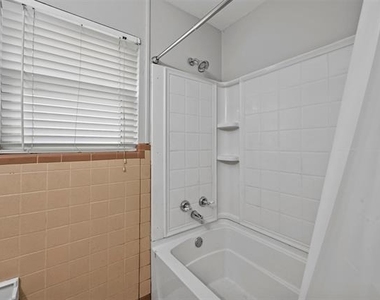 6209 Shadydell Drive - Photo Thumbnail 10