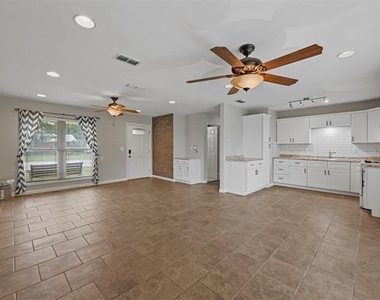 6209 Shadydell Drive - Photo Thumbnail 2