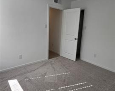 7924 Gilbert Street - Photo Thumbnail 5