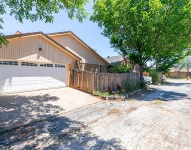 2601 Edgemont Drive - Photo Thumbnail 29