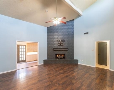 2601 Edgemont Drive - Photo Thumbnail 6