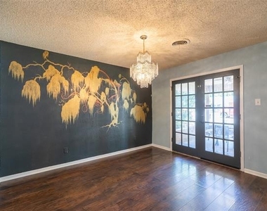 2601 Edgemont Drive - Photo Thumbnail 8