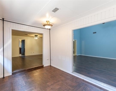 2601 Edgemont Drive - Photo Thumbnail 13