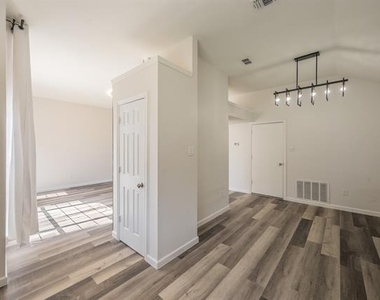 2711 Canterbury Street - Photo Thumbnail 12