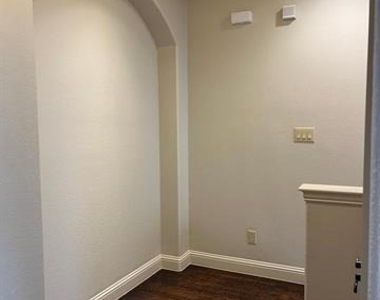 5784 Robbie Road - Photo Thumbnail 16