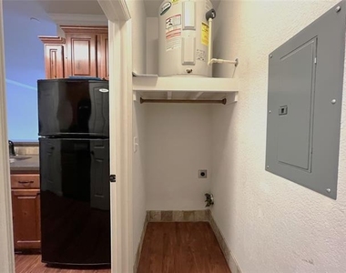 420 W Franklin Street - Photo Thumbnail 10