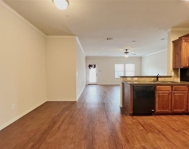 420 W Franklin Street - Photo Thumbnail 4