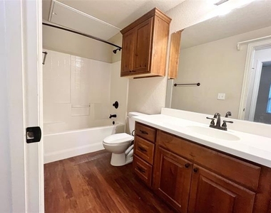 420 W Franklin Street - Photo Thumbnail 12