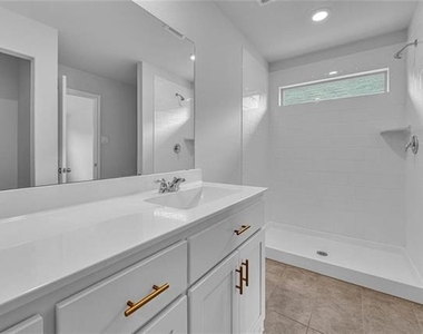 708 Basteen Lane - Photo Thumbnail 13
