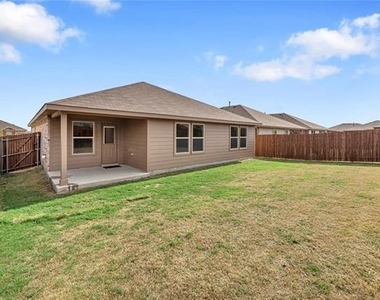 708 Basteen Lane - Photo Thumbnail 16