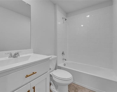 708 Basteen Lane - Photo Thumbnail 8
