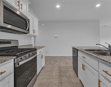 708 Basteen Lane - Photo Thumbnail 3