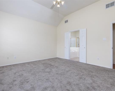 3928 Windford Drive - Photo Thumbnail 14