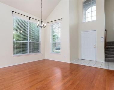 3928 Windford Drive - Photo Thumbnail 7