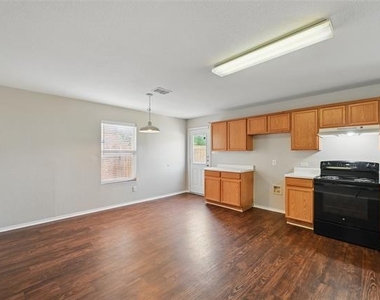 4909 Wildcreek Way - Photo Thumbnail 4