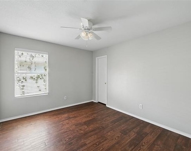 4909 Wildcreek Way - Photo Thumbnail 12