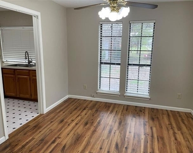 1402 Sheppard Lane - Photo Thumbnail 5