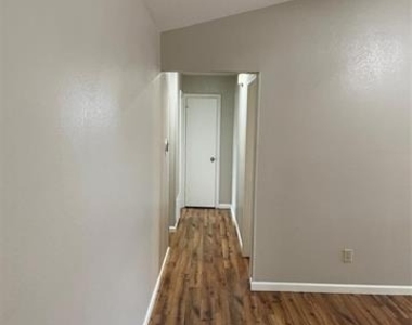 1402 Sheppard Lane - Photo Thumbnail 12