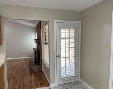 1402 Sheppard Lane - Photo Thumbnail 8