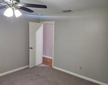 1402 Sheppard Lane - Photo Thumbnail 15