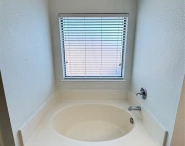 9004 Brook Hill Lane - Photo Thumbnail 15