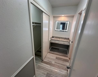 4031 Cole Avenue - Photo Thumbnail 6