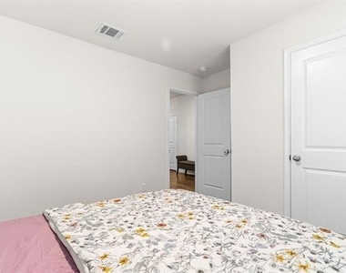 2928 Roper Street - Photo Thumbnail 13