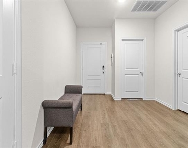 2928 Roper Street - Photo Thumbnail 4