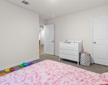 2928 Roper Street - Photo Thumbnail 16
